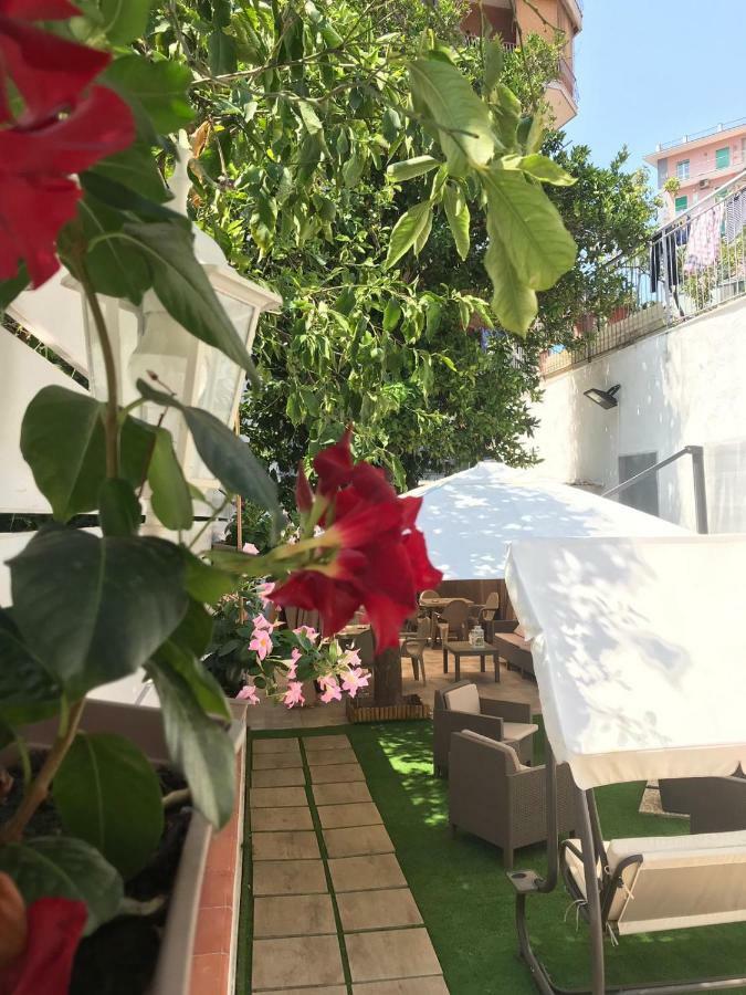 Virgilio'S Garden Acomodação com café da manhã Castellammare di Stabia Exterior foto